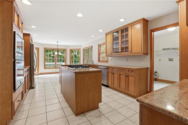 608 Washington XING, Smithfield Twp, PA 18301