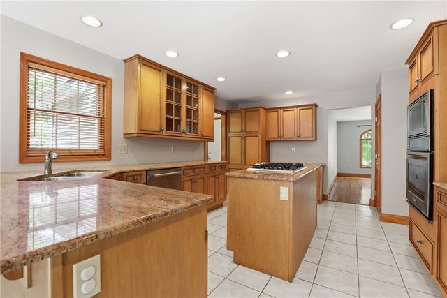 608 Washington XING, Smithfield Twp, PA 18301