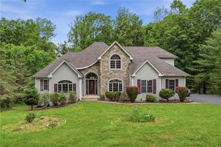 608 Washington XING, Smithfield Twp, PA 18301