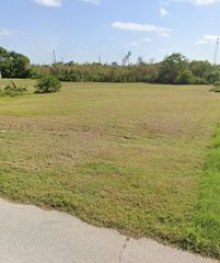 1011 and 1013 Head Hunter Drive, Gilchrist, TX 77617