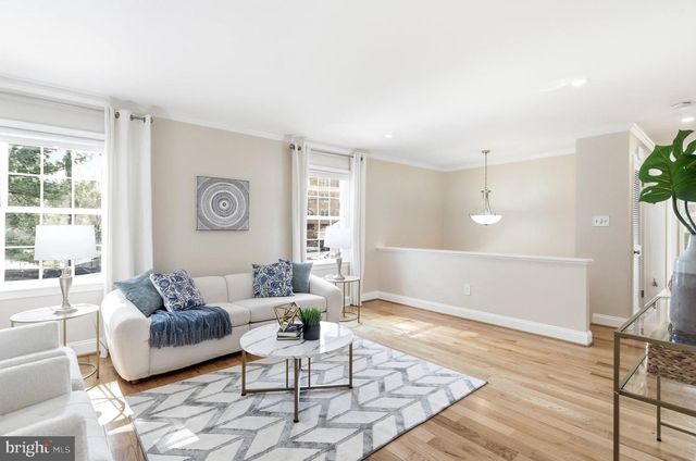 202 GLEN AVE SW, Vienna, VA 22180