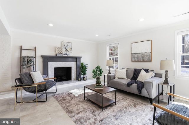 202 GLEN AVE SW, Vienna, VA 22180