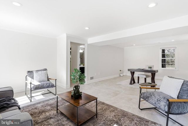 202 GLEN AVE SW, Vienna, VA 22180