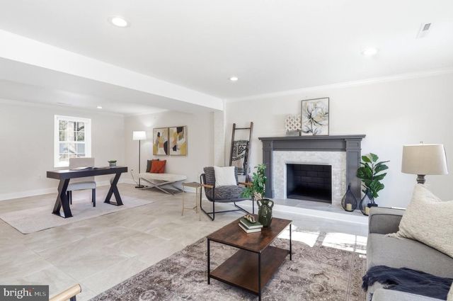 202 GLEN AVE SW, Vienna, VA 22180