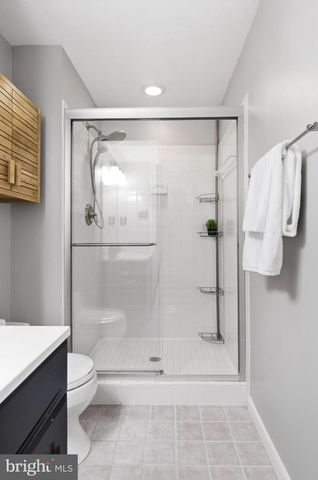 202 GLEN AVE SW, Vienna, VA 22180