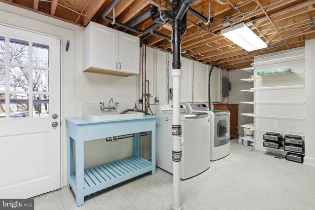 202 GLEN AVE SW, Vienna, VA 22180