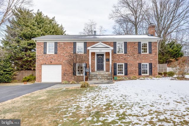 202 GLEN AVE SW, Vienna, VA 22180