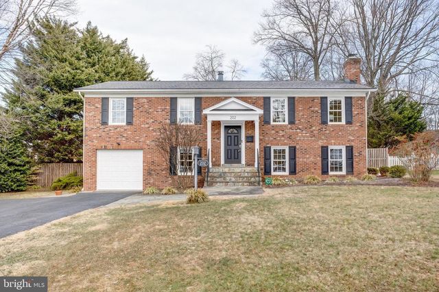 202 GLEN AVE SW, Vienna, VA 22180