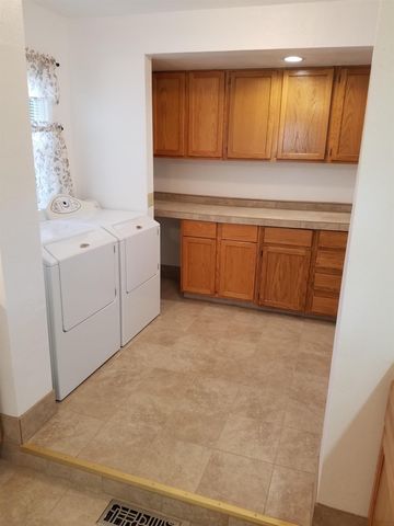 807 W Mullan, Waterloo, IA 50701