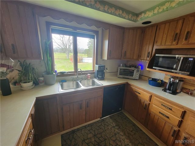 6082 Townline Road, Wheatfield, NY 14094