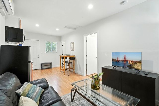 9221 Swinton Ave, North Hills, CA 91343