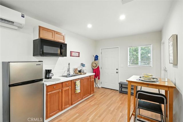 9221 Swinton Ave, North Hills, CA 91343