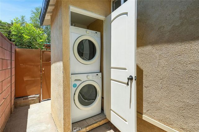 9221 Swinton Ave, North Hills, CA 91343