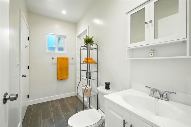 9221 Swinton Ave, North Hills, CA 91343