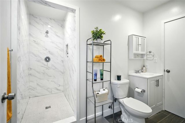 9221 Swinton Ave, North Hills, CA 91343