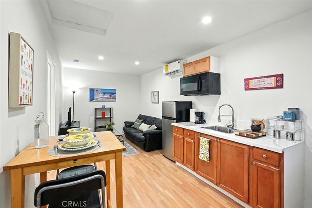 9221 Swinton Ave, North Hills, CA 91343