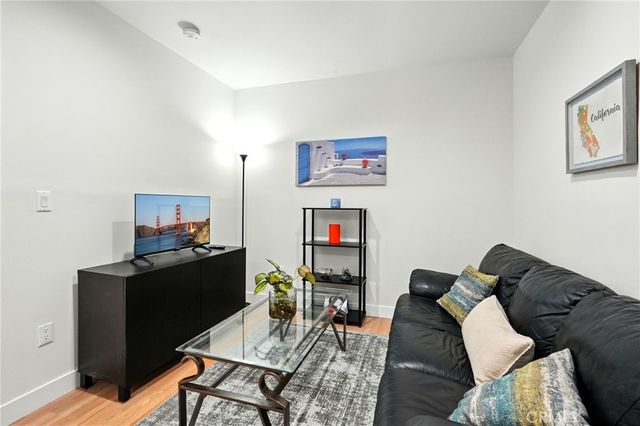 9221 Swinton Ave, North Hills, CA 91343