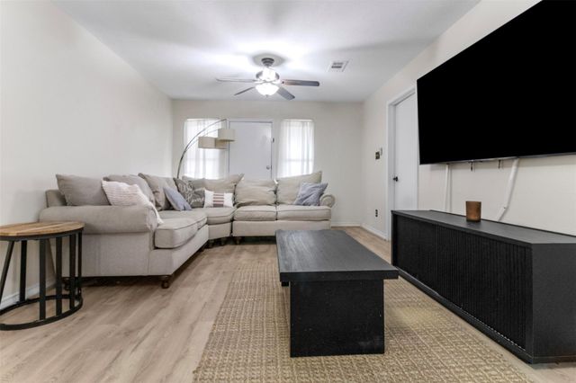 1401 Avenue O I, Huntsville, TX 77340