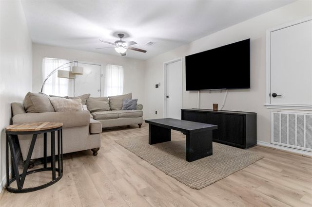 1401 Avenue O I, Huntsville, TX 77340