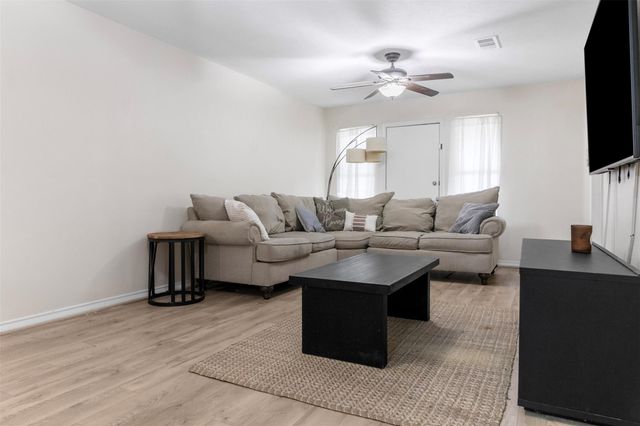 1401 Avenue O I, Huntsville, TX 77340