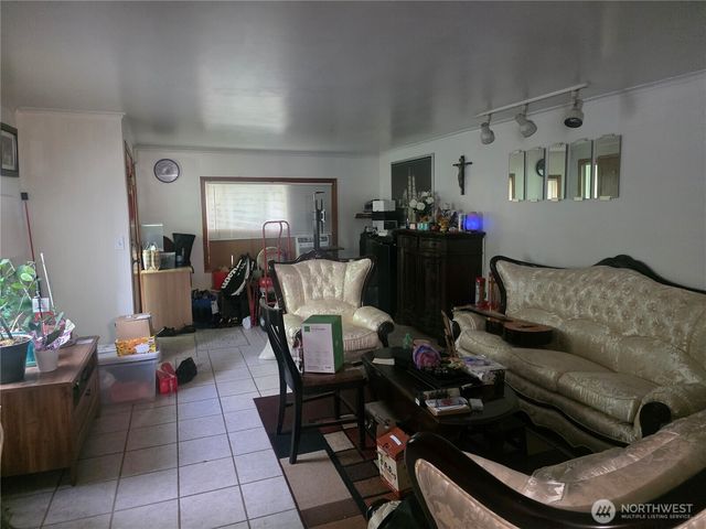 2500 S 208th Street, Seatac, WA 98198
