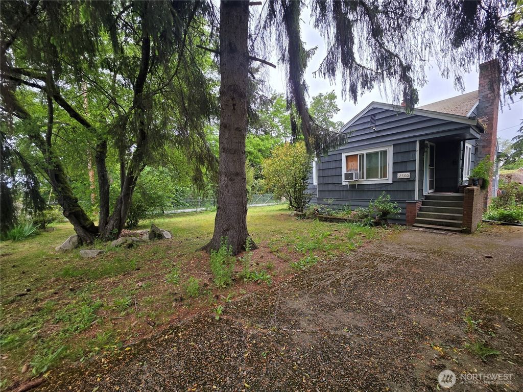 2500 S 208th Street, Seatac, WA 98198