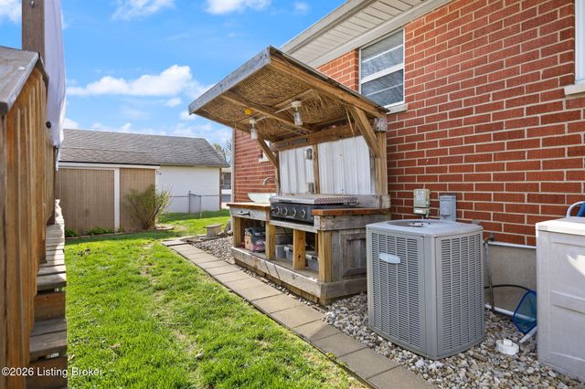 2407 Roddy Rd, Louisville, KY 40216