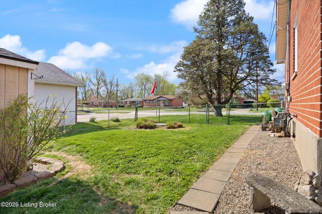 2407 Roddy Rd, Louisville, KY 40216