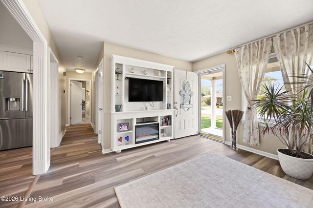 2407 Roddy Rd, Louisville, KY 40216