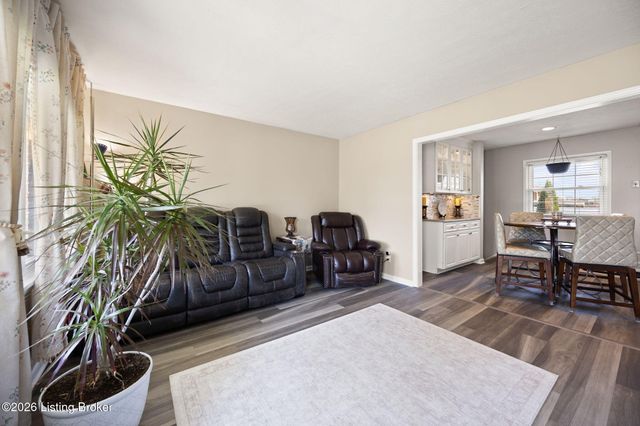 2407 Roddy Rd, Louisville, KY 40216