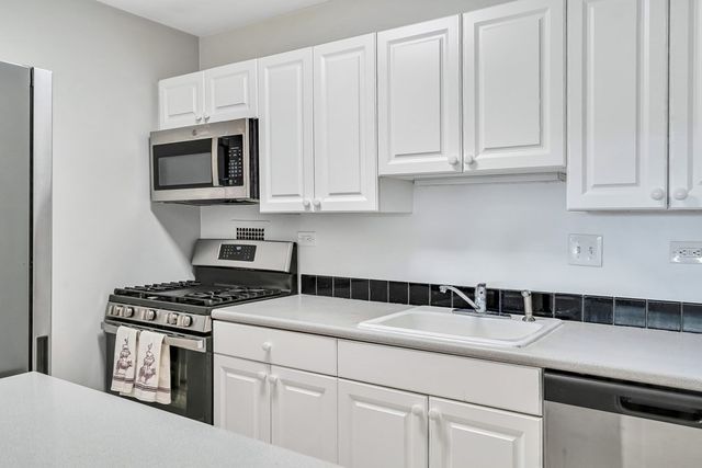 8 Whittier Place 4J, Boston, MA 02114