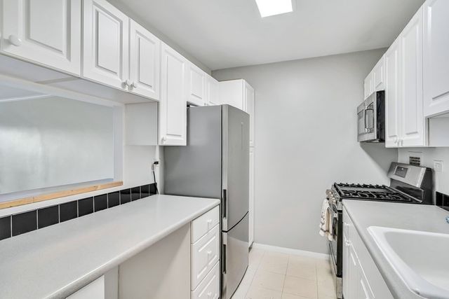 8 Whittier Place 4J, Boston, MA 02114