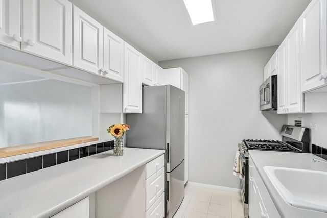 8 Whittier Place 4J, Boston, MA 02114