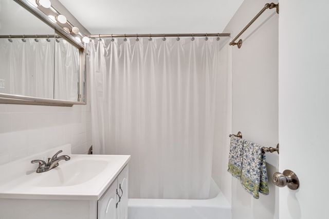 8 Whittier Place 4J, Boston, MA 02114