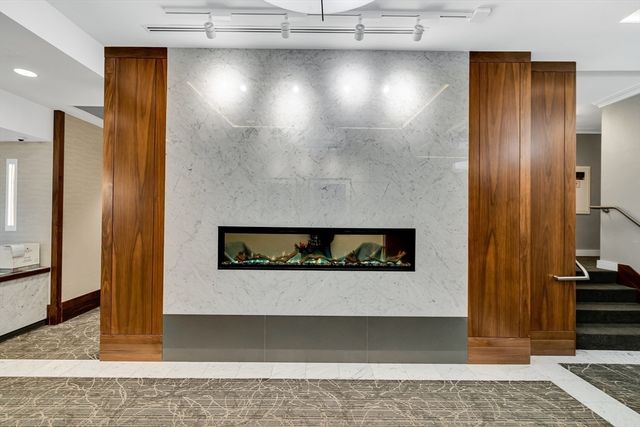 8 Whittier Place 4J, Boston, MA 02114