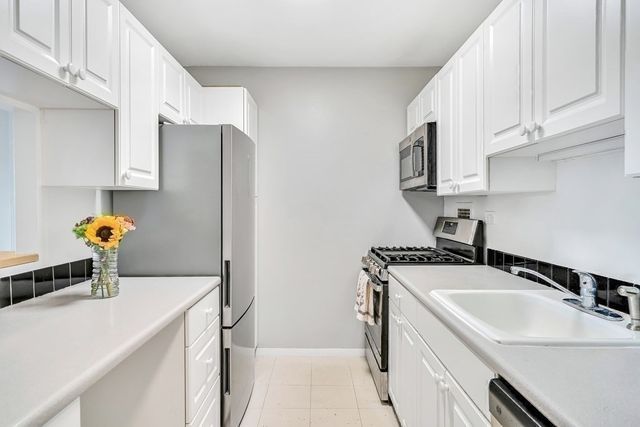 8 Whittier Place 4J, Boston, MA 02114
