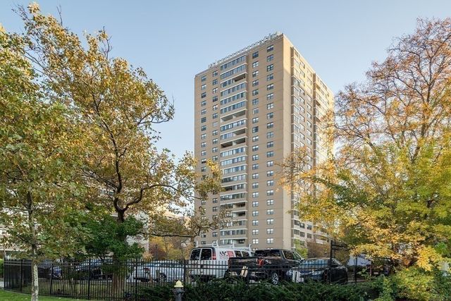 8 Whittier Place 4J, Boston, MA 02114