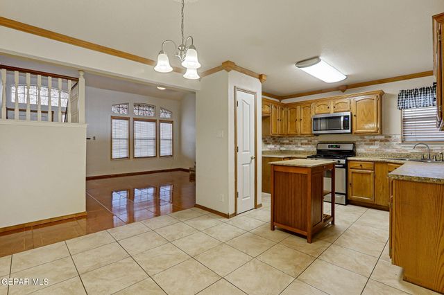 11001 Essex Falls Lane, El Paso, TX 79934