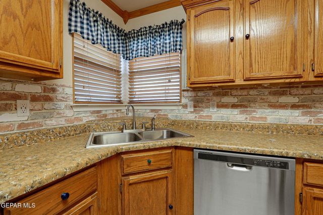 11001 Essex Falls Lane, El Paso, TX 79934