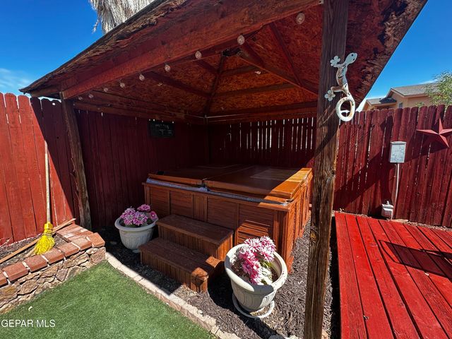 11001 Essex Falls Lane, El Paso, TX 79934