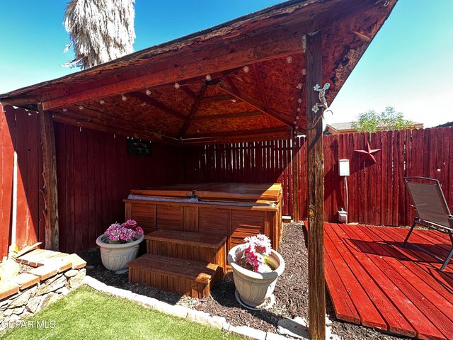 11001 Essex Falls Lane, El Paso, TX 79934
