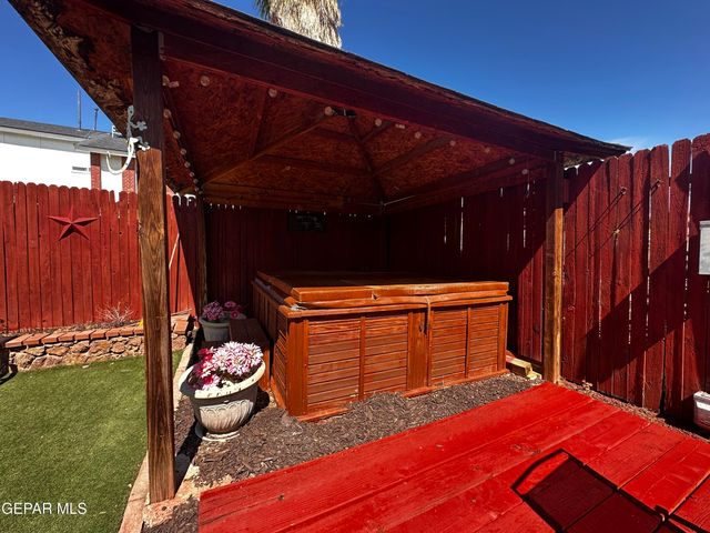 11001 Essex Falls Lane, El Paso, TX 79934