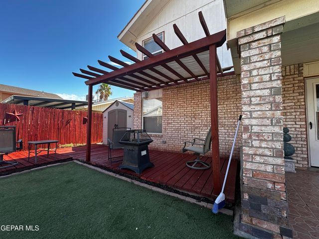 11001 Essex Falls Lane, El Paso, TX 79934