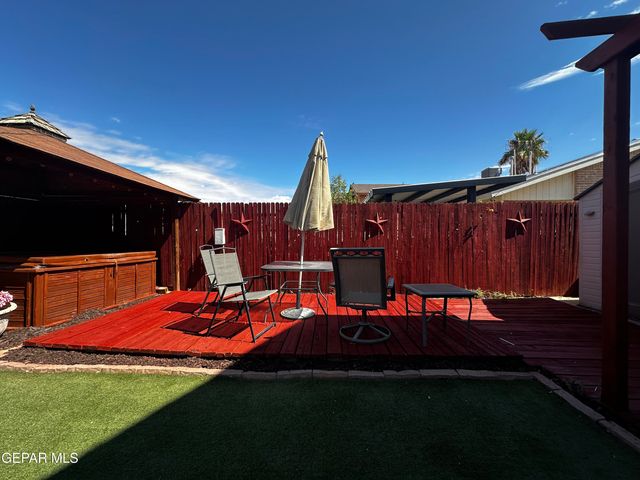 11001 Essex Falls Lane, El Paso, TX 79934