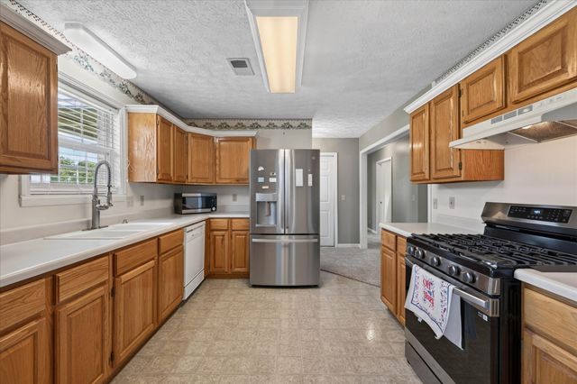 6702 Highway 41, N, Cedar Hill, TN 37032