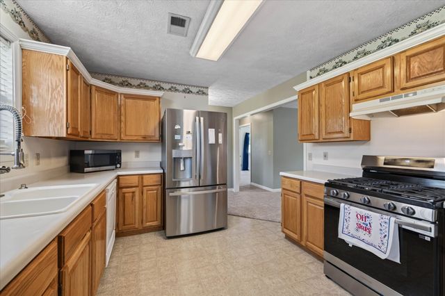6702 Highway 41, N, Cedar Hill, TN 37032