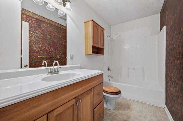 6702 Highway 41, N, Cedar Hill, TN 37032