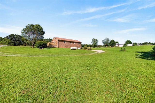 6702 Highway 41, N, Cedar Hill, TN 37032