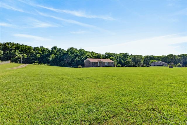 6702 Highway 41, N, Cedar Hill, TN 37032