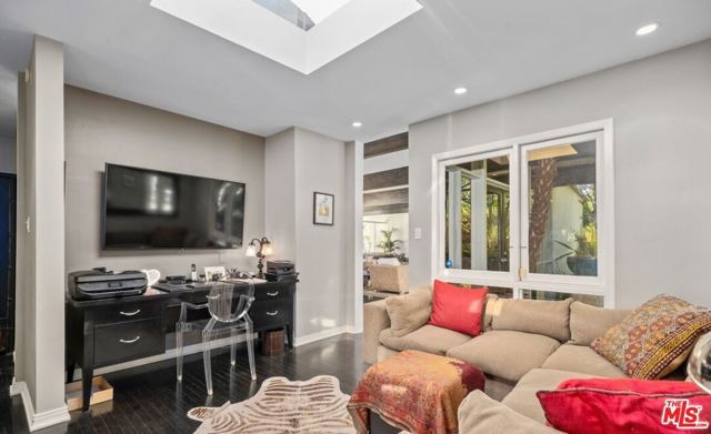 2530 Hutton Drive, Beverly Hills, CA 90210